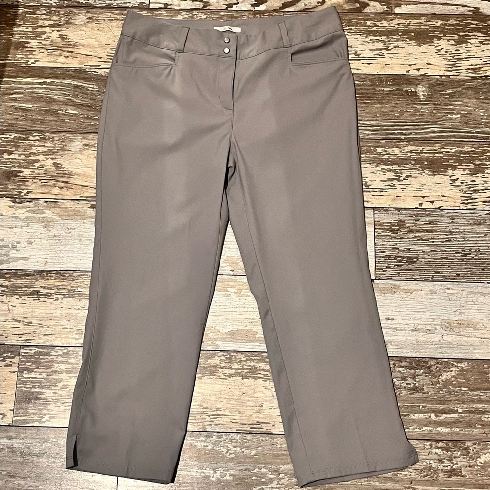 Adidas Women’s size 6 Cropped Athletic Golf Pants